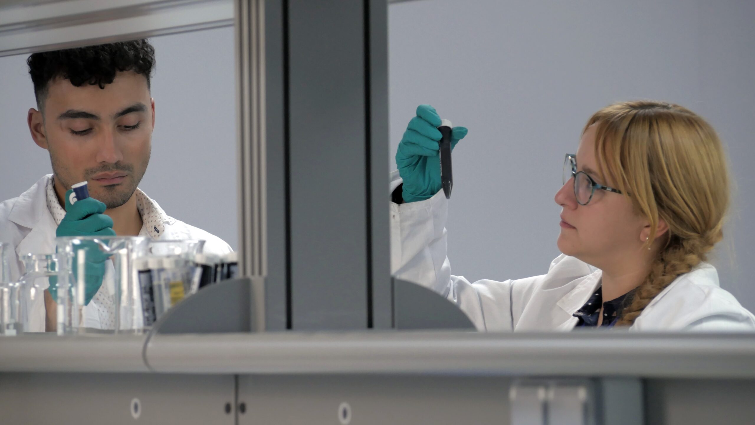 Químicos en el laboratorio | Nanomate